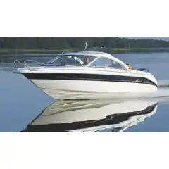 <p>Havnekalesje &ndash; Norsk h&aring;ndverk av h&oslash;yeste kvalitet</p>

<p>V&aring;r havnekalesje er utviklet og produsert i Norge, med fokus p&aring; solid konstruksjon, perfekt passform og lang levetid.<br />
Kalesjene lages av f&oslash;rsteklasses tysk metervare, kjent for sin overlegne slitestyrke, fargebestandighet og motstand mot vann og UV-str&aring;ling.</p>

<p>Hver kalesje er designet med omhu for norske forhold &ndash; robust nok til &aring; t&aring;le vind og regn, men samtidig lett &aring; h&aring;ndtere og montere.<br />
Detaljene vitner om ekte norsk h&aring;ndverk, med presis s&oslash;m, forsterkede skj&oslash;ter og materialvalg som t&aring;ler b&aring;de tid og bruk.</p>

<p>Enten du vil beskytte b&aring;ten din mot v&aelig;r og vind gjennom sesongen, eller gi den et helhetlig, ryddig uttrykk i havn, er dette et produkt som kombinerer norsk produksjon, europeisk kvalitet og lang erfaring innen maritimt design.</p>
