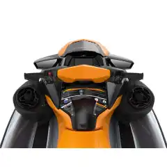 <p>-Fullt integrert lydsystem med Bluetooth tilkobling.<br />
-Vanntett.<br />
-To kraftige 50 watts h&oslash;ytalere s&oslash;rger for klar musikkgjengivelse, ogs&aring; n&aring;r du kj&oslash;rer.<br />
-Fjernkontrollpute p&aring; venstre h&oslash;yttaler gj&oslash;r det enkelt og raskt &aring; skifte musikk og volum.<br />
-Musikken kan spille ogs&aring; n&aring;r motoren er sl&aring;tt av.<br />
-N&oslash;dvendig med ledningsnett (278003684) hvis det monteres sammen med Garmin Echomap Plus 62cv Fish finder.</p>

<p>Passer til: GTI, GTI SE, GTR og Wake 170 (2020 og opp) / RXP-X (2021 og opp) / FishPro Scout</p>
