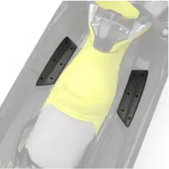 <h3 data-end="187" data-start="129">Sea-Doo Extended Angled Wedges &ndash; bedre grep og komfort</h3>

<p data-end="454" data-start="189">Utviklet for aktiv og h&oslash;ytytende kj&oslash;ring gir <strong data-end="268" data-start="234">Sea-Doo Extended Angled Wedges</strong> bedre st&oslash;tte og stabilitet for b&aring;de f&oslash;rer og passasjer. De forlengede, vinklede kilene gir tryggere fot- og knefeste, noe som &oslash;ker kontrollen og komforten &ndash; spesielt ved sporty kj&oslash;ring.</p>

<p data-end="614" data-start="456">Kombinert med <strong data-end="500" data-start="470">Sea-Doo Ergolock Knee Pads</strong> f&aring;r du maksimal l&aring;sing mot scooteren for presis kontroll, bedre kj&oslash;restilling og mindre tretthet p&aring; lengre turer.</p>

<p data-end="636" data-start="616"><strong data-end="636" data-start="616">Kort oppsummert:</strong></p>

<ul data-end="831" data-start="637">
	<li data-end="687" data-start="637">
	<p data-end="687" data-start="639">Forlengede, vinklede wedges for &oslash;kt stabilitet</p>
	</li>
	<li data-end="736" data-start="688">
	<p data-end="736" data-start="690">Bedre grep og komfort for f&oslash;rer og passasjer</p>
	</li>
	<li data-end="775" data-start="737">
	<p data-end="775" data-start="739">Ideell for aktiv og sporty kj&oslash;ring</p>
	</li>
	<li data-end="831" data-start="776">
	<p data-end="831" data-start="778">Optimal effekt i kombinasjon med Ergolock Knee Pads</p>
	</li>
</ul>
