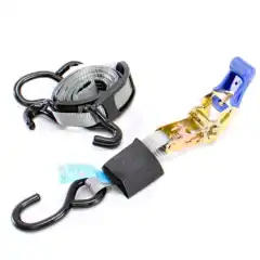 <p>Sea-Doo Deluxe 1&Prime; Ratchet Tie Down Straps. Erstatter 295100389.</p>

<p>-Spesielt designet for stroppefesting av en vannscooter til en tilhenger; en stropp gj&oslash;r hele jobben!<br />
-Tilpasset 4-krokers system er ideelt for hurtig montering/fjerning uten &aring; skille stroppen fra skrallen.<br />
-Luksus-skrallen strammes med fingertuppene.<br />
-2,5 cm Sea-Doo-merket polyesterstropp med puter som beskytter skroget, ekstra stroppeholder og belagte kroker.<br />
-Selges enkeltvis.</p>

