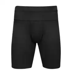 <p data-end="73" data-start="0">Gj&oslash;r deg klar for neste vannscootereventyr med <strong data-end="179" data-start="127">Sea-Doo 6 &frac34;'' Protective Riding Shorts for herre</strong>. Shortsen er laget av 80 % nylon og 20 % spandex, noe som gir en optimal kombinasjon av komfort, bevegelighet og slitestyrke.</p>

<p data-end="572" data-start="307">Det 2 mm elastiske neoprenpanelet i sitteomr&aring;det gir effektiv beskyttelse mot slitasje og vanninntrenging der belastningen er st&oslash;rst. Den ergonomiske 3D-fronten med mesh gir b&aring;de god st&oslash;tte og ventilasjon, slik at komforten holder seg selv p&aring; lange &oslash;kter p&aring; vannet.</p>

<p data-end="776" data-is-last-node="" data-is-only-node="" data-start="574">Med UV-beskyttelse og innvendig elastisk linning sitter shortsen behagelig p&aring; plass hele dagen. Dette er funksjonelle riding shorts for deg som vil ha b&aring;de komfort, beskyttelse og stil p&aring; vannscooteren.</p>
