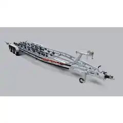 V&aring;rt flaggskip blant b&aring;thengere, utviklet for b&aring;ter opptil 35 fot! Denne multirullehengeren med tre aksler og en ultrasterk, galvanisert ramme er konstruert for ekstreme forhold. Akselposisjonene kan justeres for &aring; oppn&aring; optimal balanse, og det selvjusterende rullesystemet sikrer en betydelig jevnere og tryggere av- og p&aring;lasting av b&aring;ten. P&aring; grunn av frav&aelig;ret av kj&oslash;lruller er hengeren ogs&aring; godt egnet for b&aring;ter med ikke-standard skrogformer.