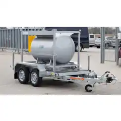 Den perfekte l&oslash;sningen for &aring; frakte generatoren din og gj&oslash;r deg i stand til &aring; frakte str&oslash;mmen der hvor og n&aring;r du trenger den mest. Solide torsjonsakslinger, sammen med vanntette nav gir hengeren en h&oslash;y slitestyrke og s&oslash;rger for gode kj&oslash;reegenskaper. Solide skjermer som man kan st&aring; p&aring; er laget av h&oslash;ykvalitets st&aring;l med belegg i Magnelis&reg;, som er 3 ganger mer motstandsdyktig mot korrosjon enn vanlig st&aring;l som brukes.