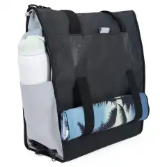 <p data-end="623" data-start="378"><strong data-end="408" data-start="378">LinQ 32 L isolert tote bag</strong> er den perfekte f&oslash;lgesvennen for dagsturer p&aring; og av vannet. Med det innovative LinQ-systemet er denne isolerte Sea-Doo-bagen laget for enkel, rask og sikker montering p&aring; vannscooteren &ndash; ideell for spontane eventyr.</p>

<p data-end="902" data-start="625">Pakk, stable og fest forfriskningene dine direkte p&aring; Sea-Dooen takket v&aelig;re den praktiske l&aring;semekanismen, eller bruk bagen som en vanlig b&aelig;rebag til stranden. Enten det er snacks, drikke, h&aring;ndkl&aelig;r eller solkrem &ndash; her f&aring;r du plass til alt i &eacute;n funksjonell og slitesterk kj&oslash;lebag.</p>

<p data-end="1016" data-start="904">Kast deg ut i eventyret &ndash; med LinQ isolert tote bag holder du det kj&oslash;lig, praktisk og klart for nye opplevelser.</p>
