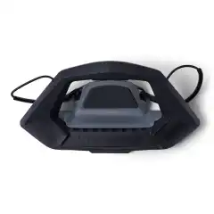 I stedet for &aring; holde wakeboardet i h&aring;nden, kan du oppbevare det synlig og lett tilgjengelig til du er klar for &aring; bruke det. Med denne wakeboard-holderen for vannscooter, som enkelt monteres p&aring; siden av kj&oslash;ret&oslash;yet, kan du trygt legge fra deg brettet til du skal ut p&aring; vannet. EVA-polstring beskytter kanten p&aring; brettet og holder det i topp stand, mens strikk med gummipolstring holder wakeboardet sikkert p&aring; plass og reduserer slitasje p&aring; strikken. L&oslash;sningen er utformet for &aring; passe de fleste st&oslash;rrelser wakeboard.