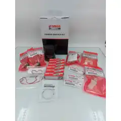 <p data-end="735" data-start="404">Dette er et originalt Yamaha Marine Service Kit, utviklet for &aring; gj&oslash;re ordin&aelig;r service p&aring; Yamaha p&aring;hengsmotorer enkel, korrekt og trygg. Kitet inneholder de viktigste slitedelene som normalt byttes ved serviceintervall, og er satt sammen av Yamaha for &aring; sikre optimal drift og lang levetid p&aring; motoren.</p>

<p data-end="921" data-start="737">Ved &aring; bruke originale servicedeler sikrer du riktig passform, korrekt filtrering og optimal motorytelse. Dette reduserer risikoen for driftsproblemer og gir en mer p&aring;litelig b&aring;tsesong.</p>

<p data-end="1071" data-start="923">⚠️ <strong data-end="935" data-start="926">Merk:</strong> Kitet leveres <strong data-end="979" data-start="950">uten motorolje og girolje</strong>. Dette m&aring; bestilles separat, da oljetype og mengde varierer etter motormodell og &aring;rsmodell.</p>

<p data-end="1251" data-start="1073"><strong data-end="1099" data-start="1073">Innhold i dette kitet:</strong><br data-end="1102" data-start="1099" />
&ndash; Oljefilter<br data-end="1117" data-start="1114" />
&ndash; Drivstoffilter<br data-end="1136" data-start="1133" />
&ndash; Termostat<br data-end="1150" data-start="1147" />
&ndash; Tennplugger (4 stk &ndash; NGK LKR6E 9N)<br data-end="1189" data-start="1186" />
&ndash; Pakninger (flere typer)<br data-end="1217" data-start="1214" />
&ndash; Filterelement<br data-end="1235" data-start="1232" />
&ndash; Sil/strainer</p>

<p data-end="1350" data-start="1253"><strong data-end="1268" data-start="1253">Passer til:</strong><br />
F225F / F250D / F300B</p>

<p data-end="1546" data-start="1352"><strong data-end="1398" data-start="1352">Hvorfor velge originalt Yamaha servicekit?</strong><br data-end="1401" data-start="1398" />
✔ Perfekt tilpassede deler<br data-end="1430" data-start="1427" />
✔ Enklere service &ndash; alt samlet i &eacute;n pakke<br data-end="1474" data-start="1471" />
✔ Riktig kvalitet og lang levetid<br data-end="1510" data-start="1507" />
✔ Bedre driftssikkerhet p&aring; motoren</p>

