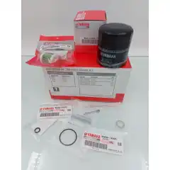 <p data-end="695" data-start="394">Dette er et originalt Yamaha 100-timers servicekit, sammensatt for Yamahas anbefalte f&oslash;rsteservice etter innkj&oslash;ring. Kitet inneholder n&oslash;dvendige slitedeler som normalt byttes ved 100-timers service, og gj&oslash;r det enkelt &aring; utf&oslash;re korrekt og trygg vedlikeholdsservice p&aring; motoren.</p>

<p data-end="982" data-start="697">Ved &aring; benytte originale Yamaha-deler sikrer du korrekt passform, p&aring;litelig filtrering og komponenter som er utviklet for motorens belastning og driftsforhold. Dette bidrar til stabil drift, lengre levetid og reduserer risikoen for driftsproblemer i en kritisk fase av motorens levetid.</p>

<p data-end="1134" data-start="984">⚠️ <strong data-end="996" data-start="987">Merk:</strong><br data-end="999" data-start="996" />
Kitet leveres <strong data-end="1042" data-start="1013">uten motorolje og girolje</strong>. Riktig oljetype og mengde varierer etter motormodell og &aring;rsmodell og m&aring; bestilles separat.</p>

<p data-end="1304" data-start="1136"><strong data-end="1186" data-start="1136">Innhold i dette kitet (iht. etikett p&aring; esken):</strong><br data-end="1189" data-start="1186" />
&ndash; Oljefilter (element)<br data-end="1214" data-start="1211" />
&ndash; Filterelement (med tag)<br data-end="1242" data-start="1239" />
&ndash; Pakninger (flere typer)<br data-end="1270" data-start="1267" />
&ndash; O-ring<br data-end="1281" data-start="1278" />
&ndash; Splint (cotter pin)</p>

<p data-end="1503" data-start="1306"><strong data-end="1349" data-start="1306">Passer til (utvalg modeller fra esken):</strong><br data-end="1352" data-start="1349" />
&ndash; Yamaha F80D<br data-end="1368" data-start="1365" />
&ndash; Yamaha F100F<br data-end="1385" data-start="1382" />
&ndash; Yamaha F115B<br data-end="1402" data-start="1399" />
&ndash; Yamaha F130A<br data-end="1419" data-start="1416" />
<em data-end="1503" data-start="1419">(Se komplett kompatibilitetsliste i nettbutikken for korrekt modell og &aring;rsmodell.)</em></p>

<p data-end="1731" data-start="1505"><strong data-end="1550" data-start="1505">Fordeler med originalt Yamaha servicekit:</strong><br data-end="1553" data-start="1550" />
✔ Originale Yamaha-deler med korrekt passform<br data-end="1601" data-start="1598" />
✔ Korrekt sammensatt for 100-timers service<br data-end="1647" data-start="1644" />
✔ Enklere vedlikehold &ndash; alt samlet i &eacute;n pakke<br data-end="1695" data-start="1692" />
✔ Trygg innkj&oslash;ring og stabil drift</p>
