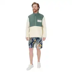 <p data-end="244" data-start="0">Etter en lang dag p&aring; vannet vil du sette pris p&aring; &aring; kunne ta p&aring; deg en <strong data-end="101" data-start="67">fleecegenser med halv glidel&aring;s</strong><br />
Denne komfortable fleecegenseren er laget av <strong data-end="178" data-start="148">myk, resirkulert polyester</strong> og har en avslappet passform som gir god bevegelighet og komfort.</p>

<p data-end="452" data-start="246">Genseren har <strong data-end="285" data-start="259">halv glidel&aring;s i halsen</strong> og <strong data-end="315" data-start="289">justerbar snor i livet</strong>, slik at du kan tilpasse passformen etter behov. P&aring; baksiden finner du et diskret <strong data-end="417" data-start="398">Sea-Doo-broderi</strong> som gir genseren et stilrent preg.</p>

<p data-end="586" data-is-last-node="" data-is-only-node="" data-start="454">Et perfekt plagg for &aring; holde varmen p&aring; kj&oslash;lige kvelder, samtidig som det gir et avslappet og maritimt uttrykk til fritidsgarderoben.</p>
