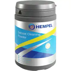 <h2>Et rensemiddel fra Hempel beregnet til dyprensing av gelcoaten p&aring; glassfiberb&aring;ter. Fjerner rust, skjolder, og gulning i vannlinjen p&aring; b&aring;ter i ferskvann og brakkvann.</h2>
Hempel Gelcoat Cleaning Powder er et kraftig, pulverformet rense- og slipemiddel for dybderensning av gelcoat-flater. For fjerning av vanskelige avleiringer, gulning og misfarging av gelcoat overflater. Fjerner akkumulert skit, misfarginger, jordslag og liknende som ofte kan forekomme p&aring; dekk og skrog til b&aring;ter som seiler i brakk- eller ferskvann.<br />
<br />
- Type: Pulver som blandes med vann og brukes til fjerning av rust, skjolder og gulning.<br />
- Bruksomr&aring;de: Brukes p&aring; Gelcoat.<br />
<br />
Bruksanvisning:<br />
Bland Cleaning Powder med nok ferskvann til at det blir en klebrig masse, og p&aring;f&oslash;r det jevnt p&aring; gelcoat som er fuktet med ferskvann. La det virke i 10-20 minutter. Bruk en myk b&oslash;rste til &aring; rengj&oslash;re mens massen fremdeles er fuktig, og spyl deretter grundig med ferskvann f&oslash;r massen st&oslash;rkner.<br />
<br />
<b>Mer info:</b><br />
<a href="http://webserver.flak.no/vbilder/1080254_datablad.pdf" target="_blank">- Produktdatablad</a> (pdf)<br />
<br />
<br />
<strong>Sikkerhetsinformasjon for Hempel's Gelcoat Cleaning Powder, 6753699980, 000F5F02</strong><br />
<a href="https://app.ecoonline.com/+spf3e3f9be24350f2dcc74f8eac7e150afa2b9d9c140f5e2a99aa9c5c485304548d2d29e4f6e45a661328300d586c6b31497f0c1cba29c73f351fc07431d43f4ce083e8fd6a95995c77fdeffe7db68b1" target="_blank">- Sikkerhetsdatablad</a> (pdf)

<ul>
	<li>Kan for&aring;rsake organskader ved langvarig eller gjentatt eksponering. (H373)</li>
</ul>

<img alt="" src="https://cdn.ecoonline.com/ui/pictograms/GHS08.svg" width="50" />