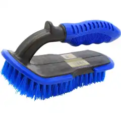 Vaskeb&oslash;rste med stiv bust i fantastisk god kvalitet. Kraftig og solid h&aring;ndtak med anti-skli grep. Kledd med gummi p&aring; kantene for beskyttelse.<br />
<br />
Total lengde: 190 mm<br />
Total bredde: 90 mm<br />
Total h&oslash;yde: 95 mm<br />
Lengde bust: 28 mm<br />
 